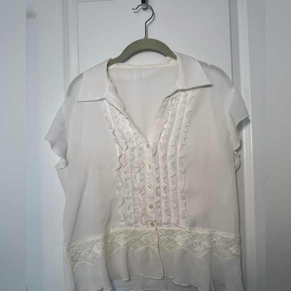 Tops - Vintage White Lace Trim Blouse